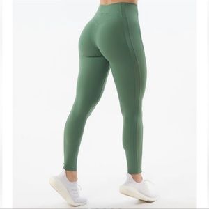 Alphalete Pulse Kinetic leggings - luxury green - large - nwt